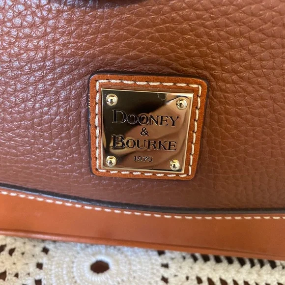 EUC Dooney & Bourke Pebble Grain Sierra Zip Zip Bark or Chocolate? - Picture 2 of 15